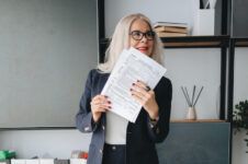 2 Major Reasons You Don't Get Paid Faster—and 4 Tips to Easily Fix Them