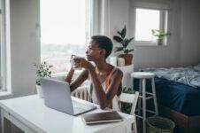 How to Enjoy a Stress-Free UK Tax Season With FreshBooks